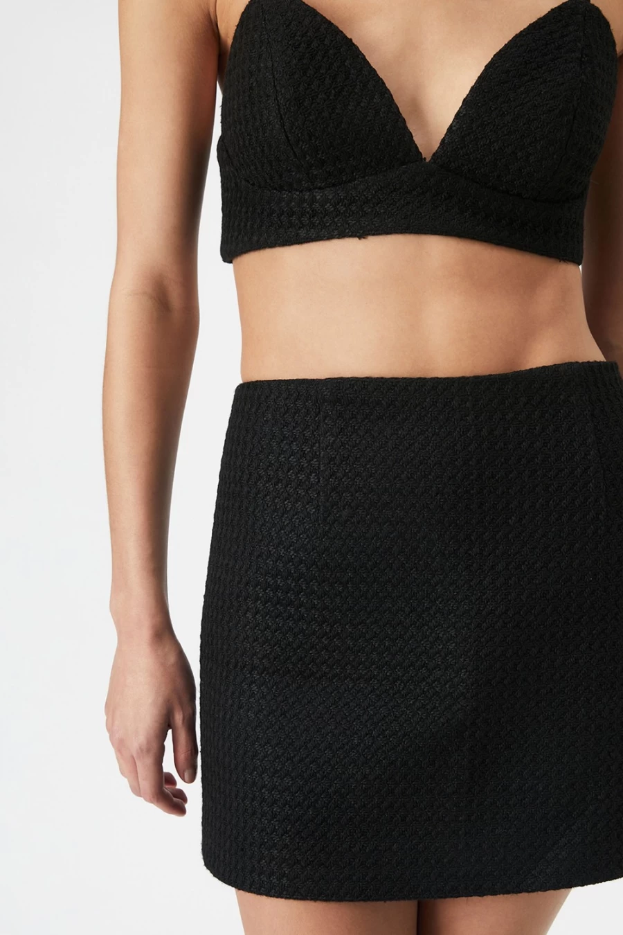 Bardot Women's Black Boucle Hipster Skirt - Stylish High-Waisted A-Line Mini Skirt