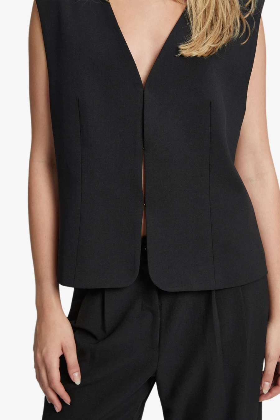 Bardot Women's Black Sloane Longline Vest - Stylish Layering Piece