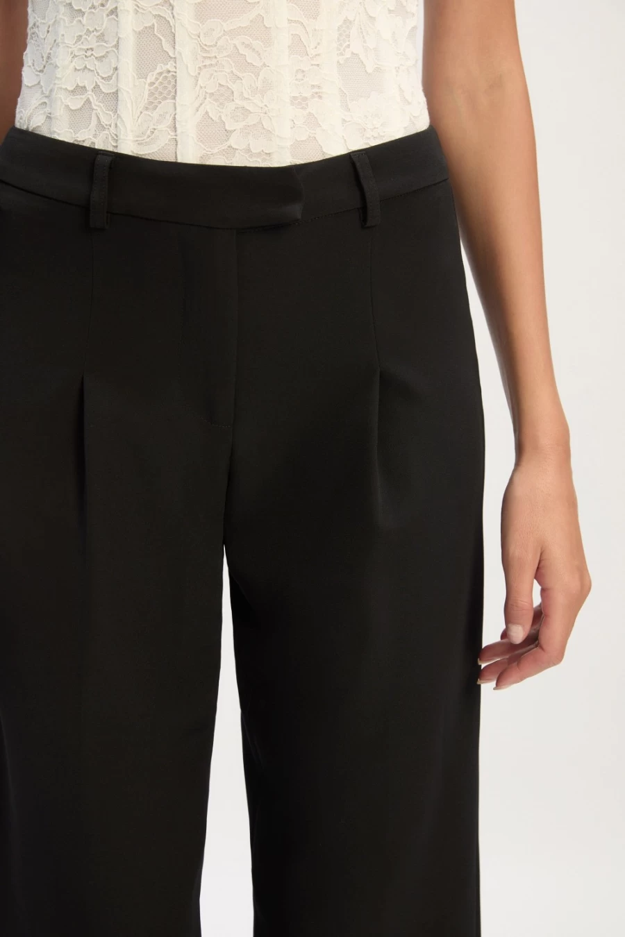 Bardot Women's Cassian Tailored Black Pants - Slim Fit Formal Trousers for Office & Business Wear